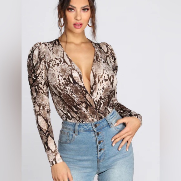 Windsor Tops - ♥️ FREE with any purchase 🙏🏽 Windsor ⚜️🐍⚜️ snakeskin silk deep v bodysuit